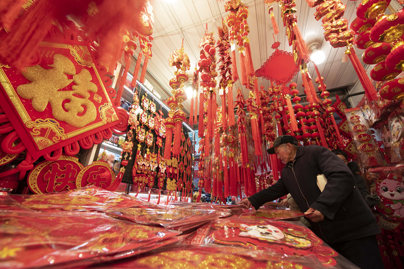 采购新春饰品迎佳节
