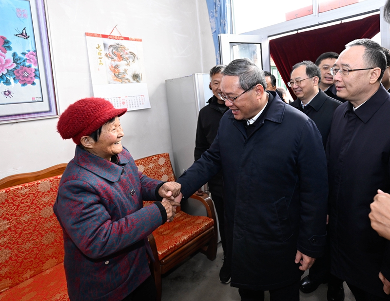 李强在山西看望慰问基层干部群众