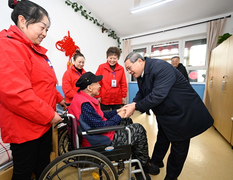 李强在山西看望慰问基层干部群众