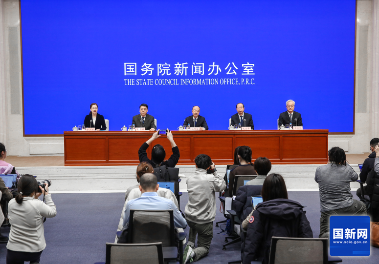 国务院新闻办就《关于防范遏制矿山领域重特大生产安全事故的硬措施》举行发布会