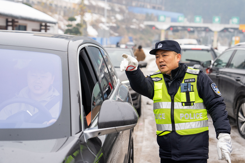 南方多地加强应对雨雪冰冻天气保障道路畅通