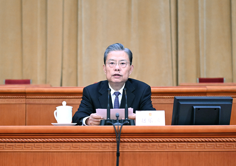 十四届全国人大二次会议举行预备会议 选举产生大会主席团和秘书长 表决通过大会议程