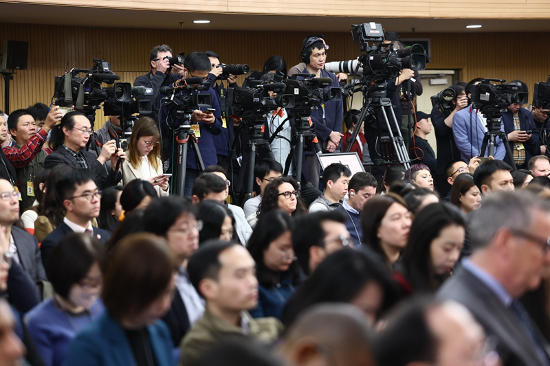 中共中央政治局委员、外交部长王毅就中国外交政策和对外关系回答中外记者提问