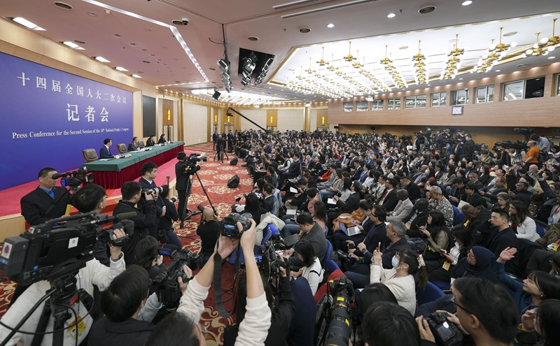 中共中央政治局委员、外交部长王毅就中国外交政策和对外关系回答中外记者提问