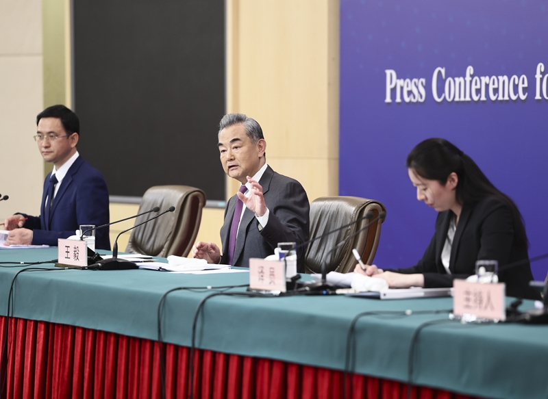 中共中央政治局委员、外交部长王毅就中国外交政策和对外关系回答中外记者提问