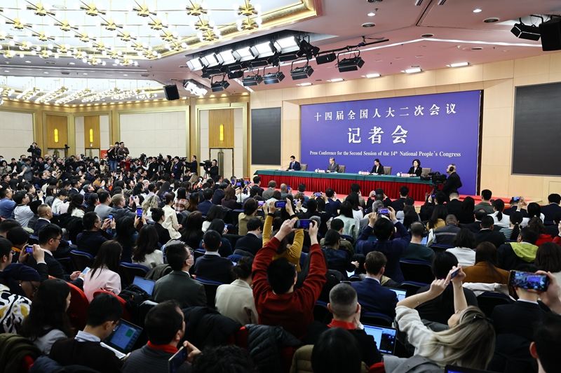 中共中央政治局委员、外交部长王毅就中国外交政策和对外关系回答中外记者提问