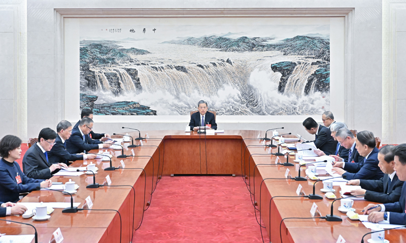 十四届全国人大二次会议主席团常务主席第二次会议举行