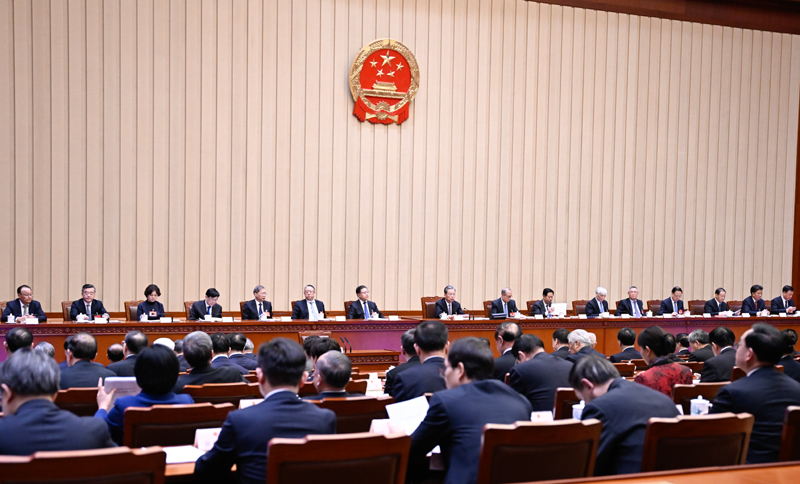 十四届全国人大二次会议主席团举行第三次会议