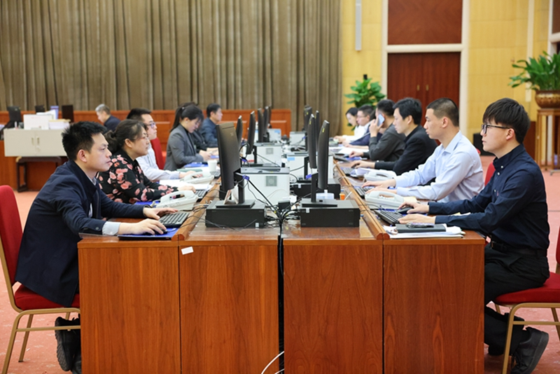 十四届全国人大二次会议收到代表议案298件
