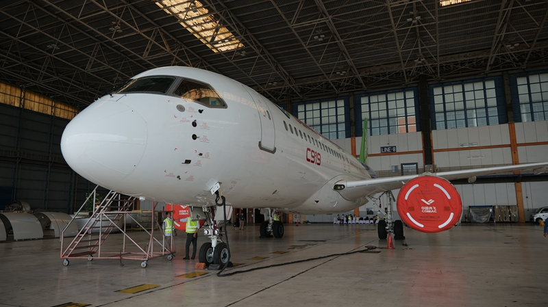 中国商飞C919大飞机首次飞抵印尼作静态展示