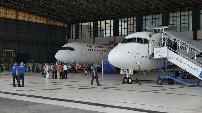 中国商飞C919大飞机首次飞抵印尼作静态展示
