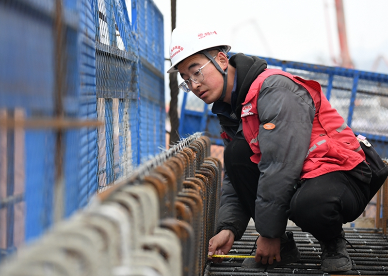 陕西：春日铁路建设忙