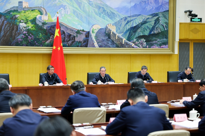 李强出席国务院防范化解地方债务风险工作视频会议并讲话 丁薛祥主持会议