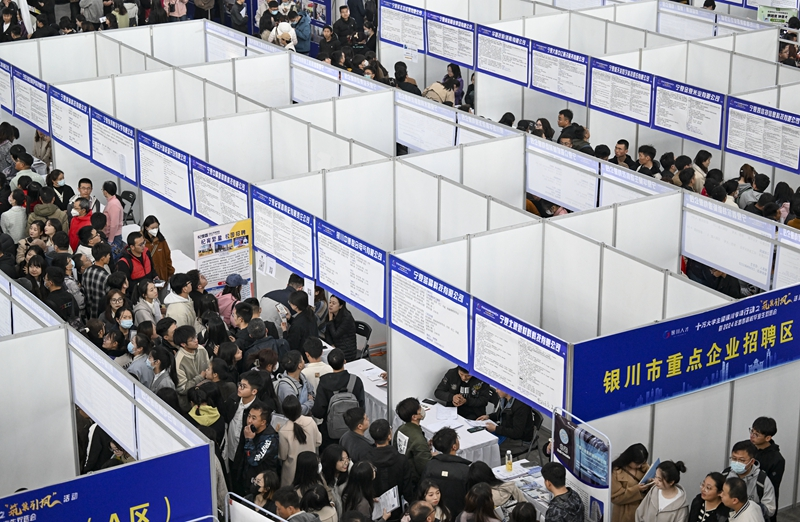 宁夏银川：为高校毕业生搭建就业平台