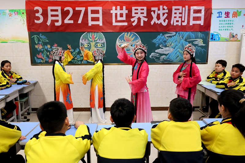 传统戏剧进校园 迎接世界戏剧日