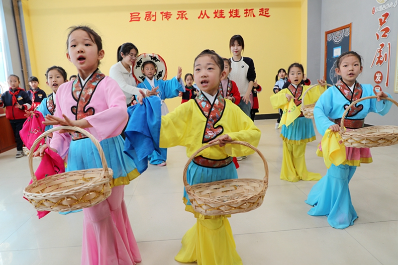 传统戏剧进校园 迎接世界戏剧日