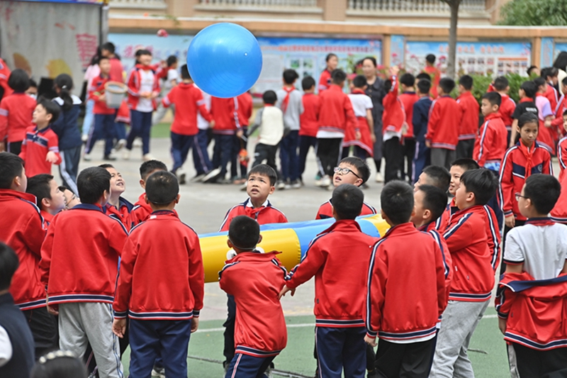 广西梧州：课间竞技忙 喜迎“三月三”