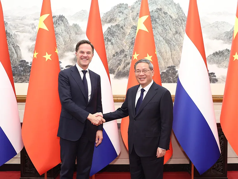 李强同荷兰首相吕特会谈