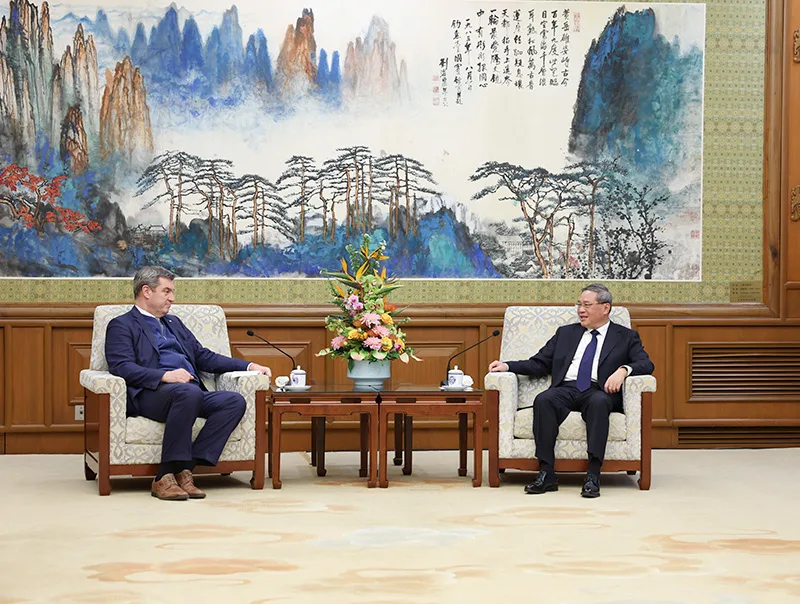 李强会见德国巴伐利亚州州长索德尔