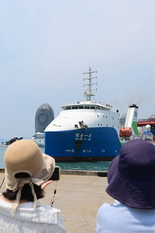 “奋斗者”号完成首次爪哇海沟深潜任务