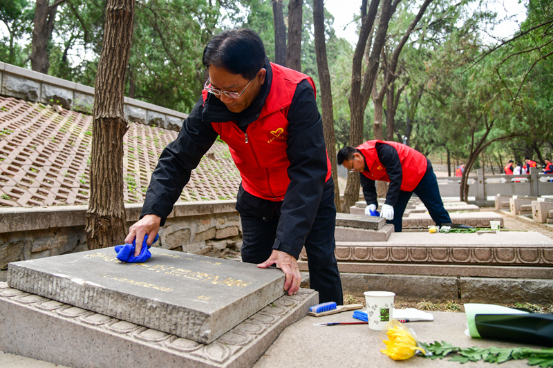 山东济南：清明将至 缅怀先烈