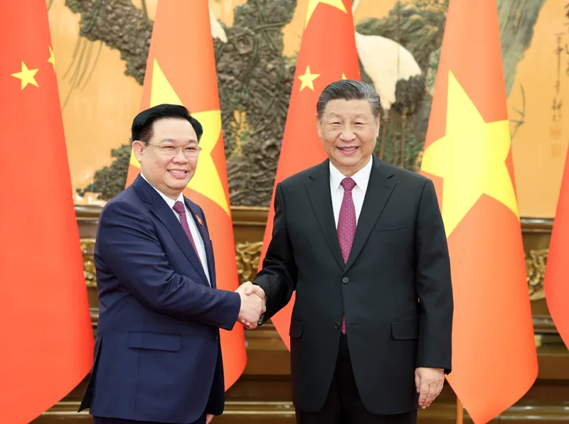 北京4月8日，习近平会见越南国会主席王庭惠