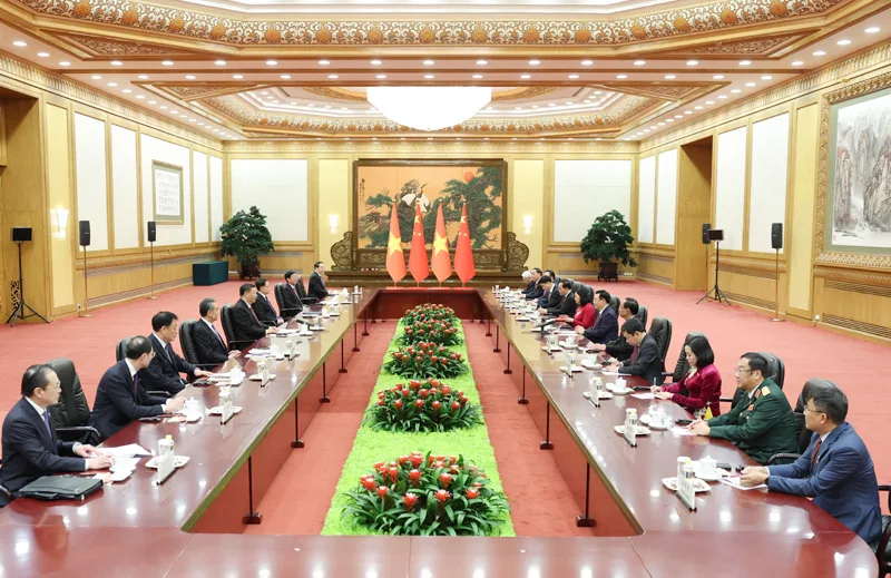 北京4月8日，习近平会见越南国会主席王庭惠