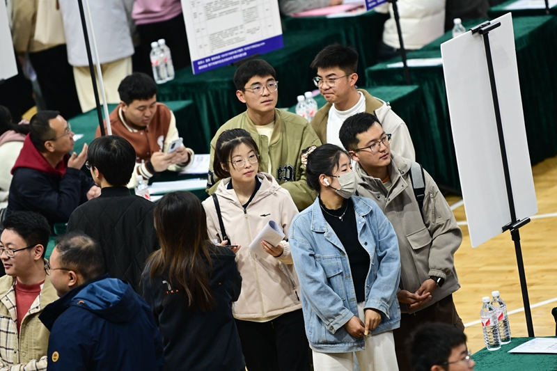 青海：校园春招助就业