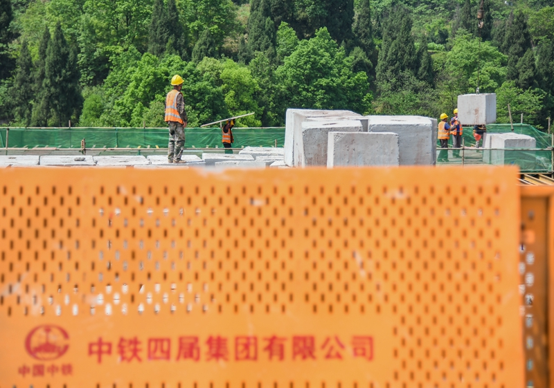 西渝高铁康渝段首联连续梁顺利完工