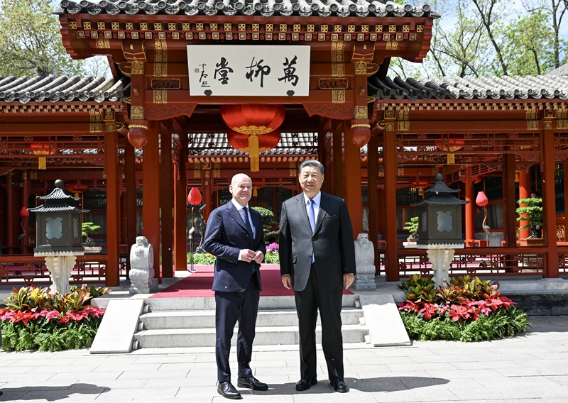 4月16日，习近平会见德国总理朔尔茨