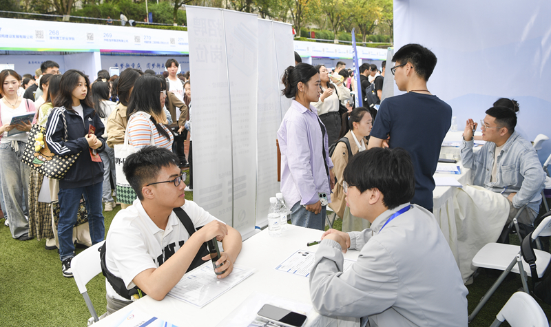 重庆举办2024届普通高校毕业生（春季）就业大型双选活动