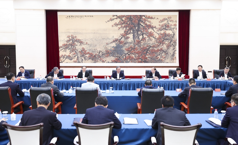 李强在第135届中国进出口商品交易会巡馆时强调：让广交会这个“金字招牌”不断焕发新的时代风采