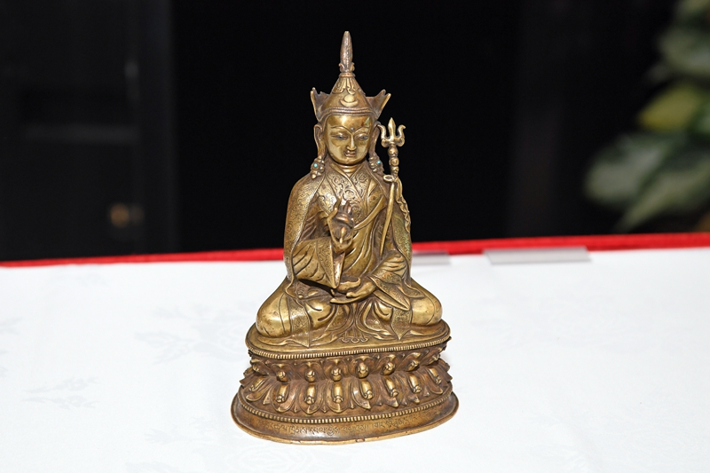 中方在纽约接收美方返还的38件中国流失文物艺术品