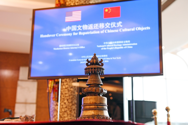 中方在纽约接收美方返还的38件中国流失文物艺术品
