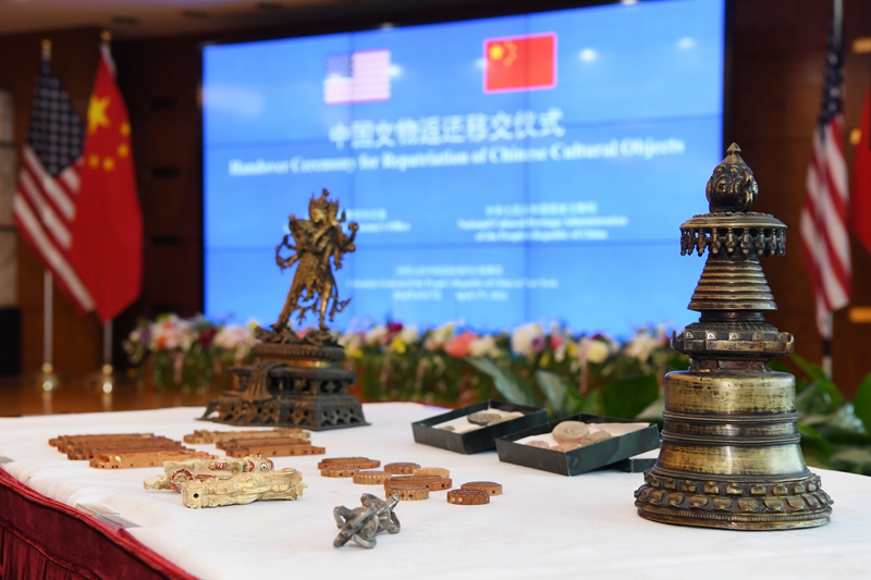 中方在纽约接收美方返还的38件中国流失文物艺术品
