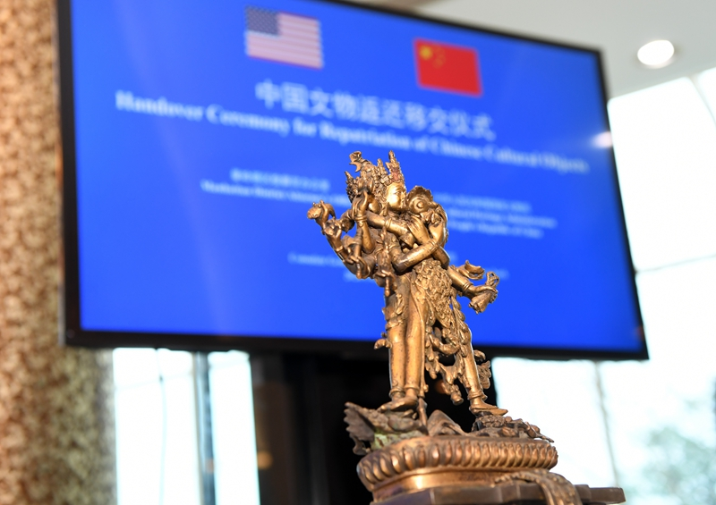 中方在纽约接收美方返还的38件中国流失文物艺术品