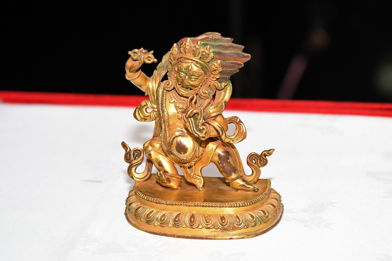 中方在纽约接收美方返还的38件中国流失文物艺术品