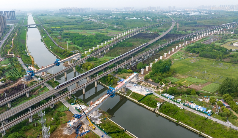 新建沪宁合高铁引入合肥枢纽工程首个连续梁合龙