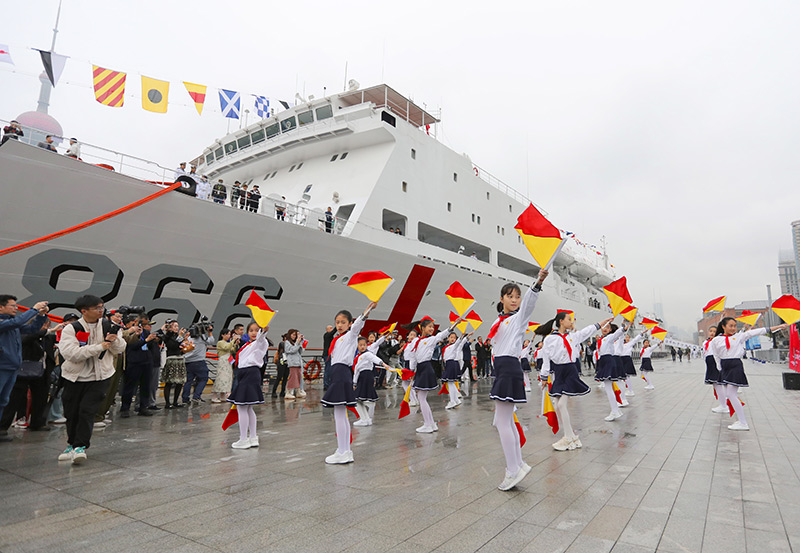 海军成立纪念日舰艇开放活动在上海举行