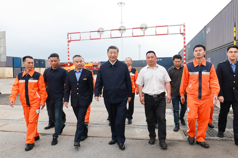 习近平在重庆考察时强调：进一步全面深化改革开放 不断谱写中国式现代化重庆篇章