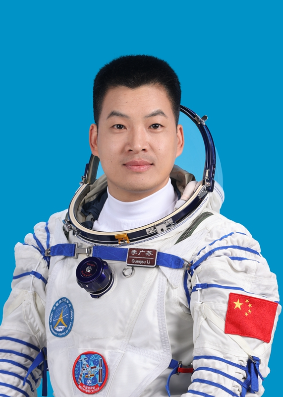 神舟十八号航天员乘组确定 将与中外媒体记者集体见面