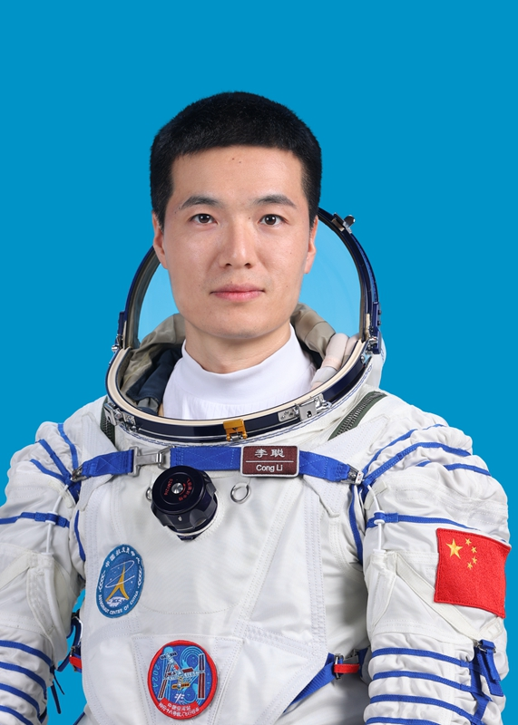 神舟十八号航天员乘组确定 将与中外媒体记者集体见面