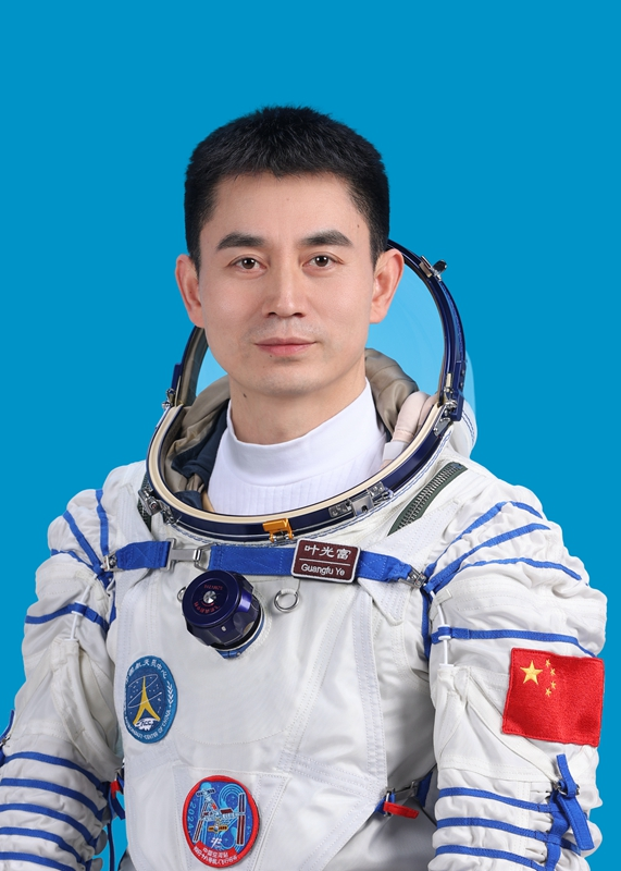 神舟十八号航天员乘组确定 将与中外媒体记者集体见面