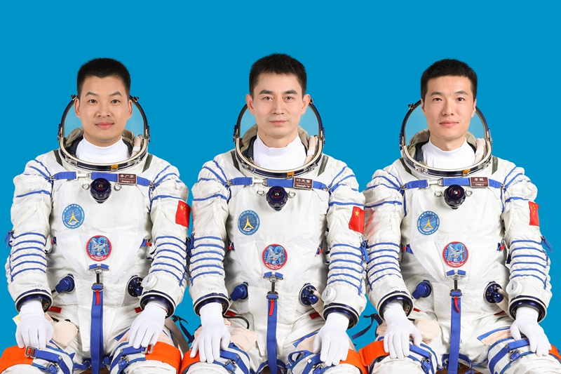 神舟十八号航天员乘组确定 将与中外媒体记者集体见面