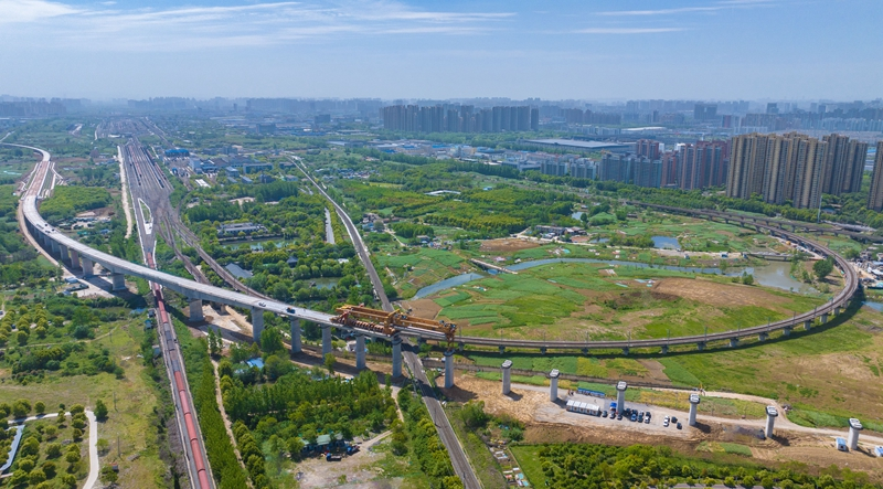 合新铁路上跨淮南线架梁完成