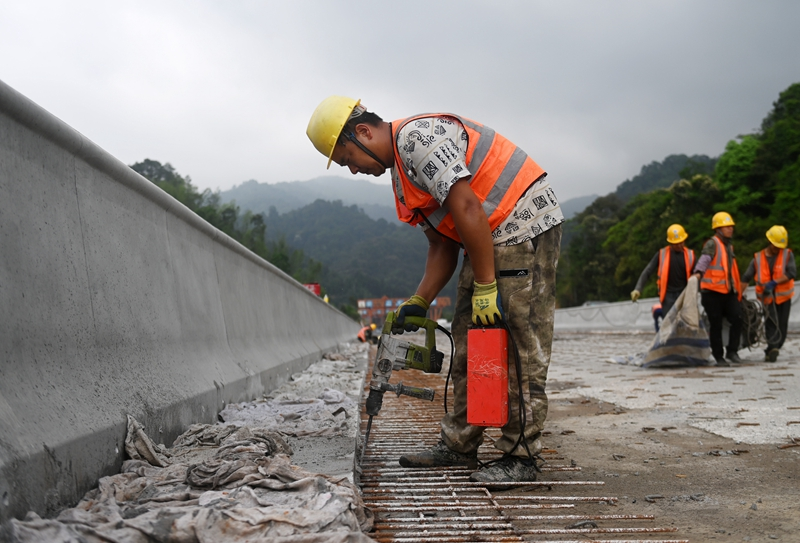广西昭平：苍昭高速公路建设稳步推进