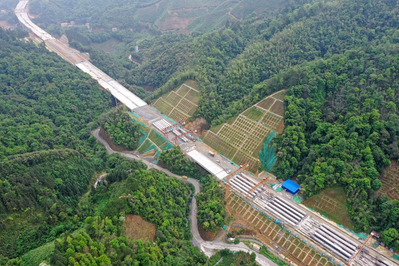 广西昭平：苍昭高速公路建设稳步推进