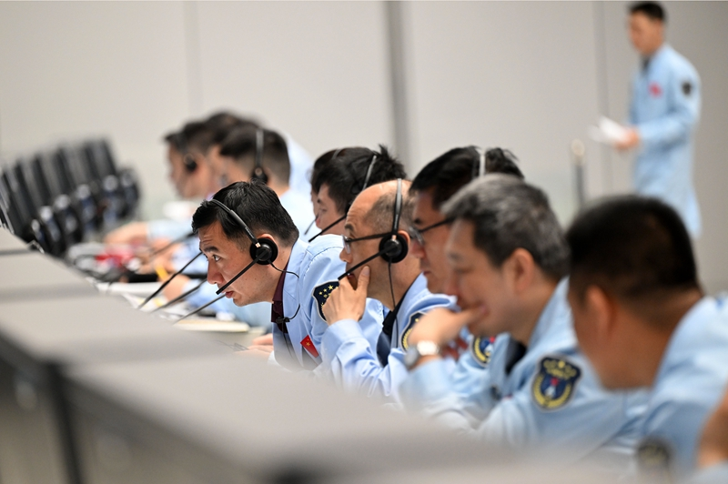 神舟十八号载人飞船与空间站组合体完成自主交会对接