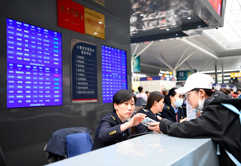 铁路迎来“五一”假期客流高峰