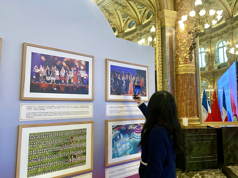庆祝中法建交60周年图片展在巴黎举办